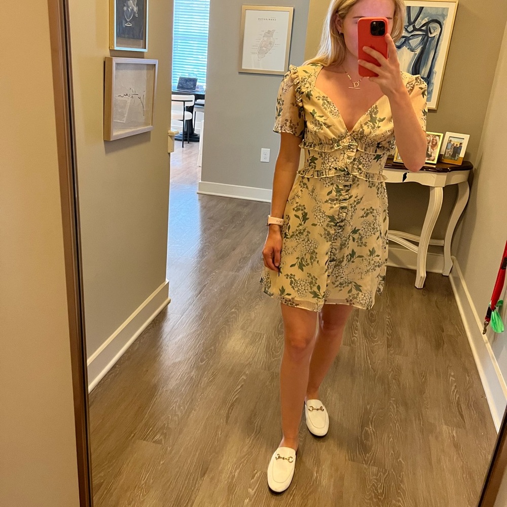 Keepsake dress. Worn a handful of times. Good condition.